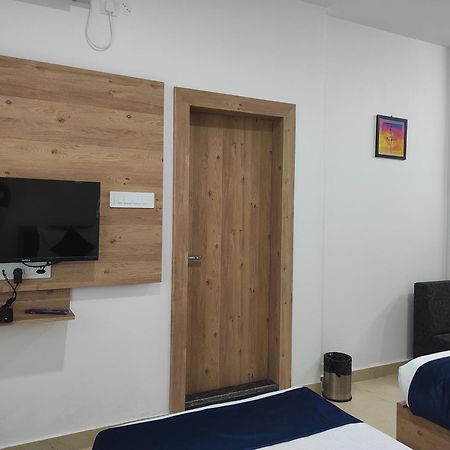 Hotel A G Palace Duliagaon Экстерьер фото