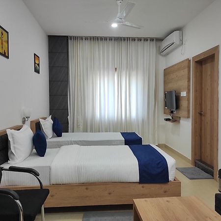 Hotel A G Palace Duliagaon Экстерьер фото