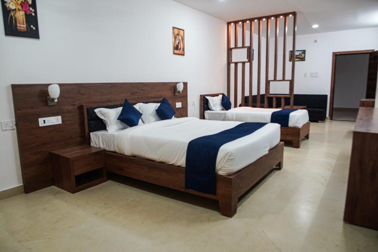 Hotel A G Palace Duliagaon Экстерьер фото