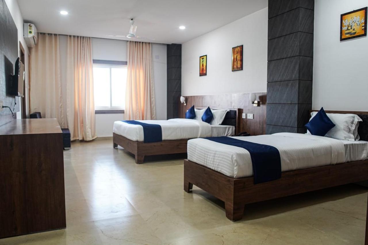 Hotel A G Palace Duliagaon Экстерьер фото