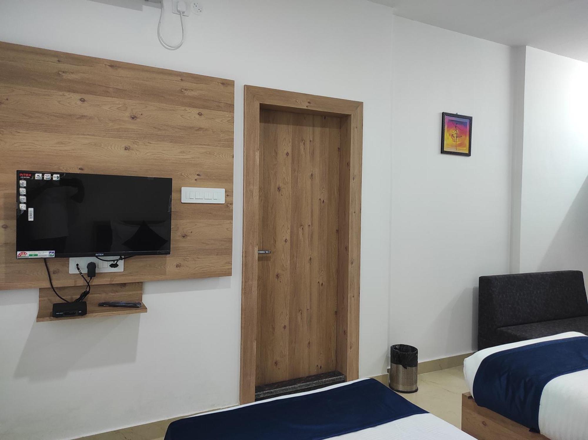 Hotel A G Palace Duliagaon Экстерьер фото