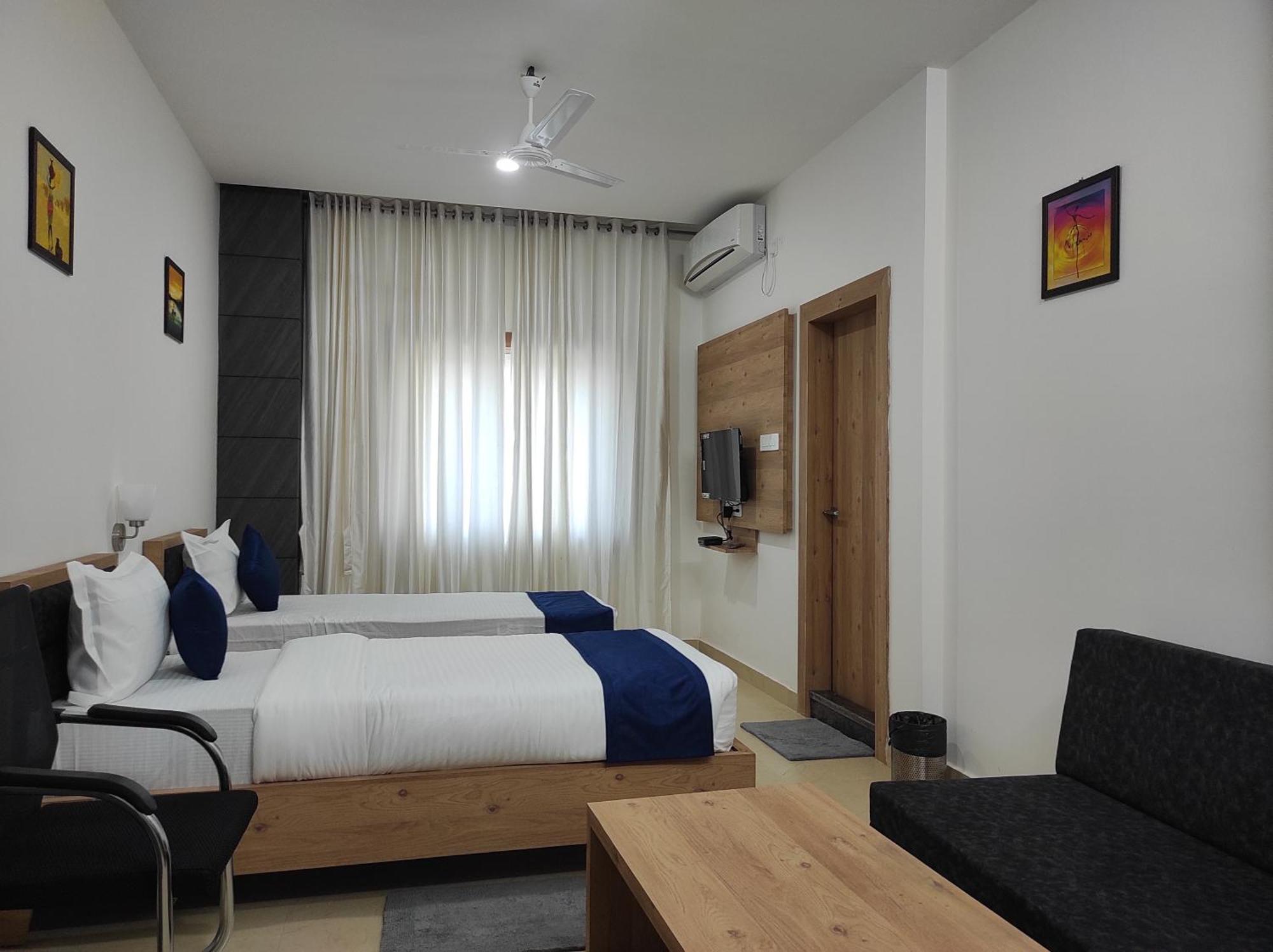 Hotel A G Palace Duliagaon Экстерьер фото