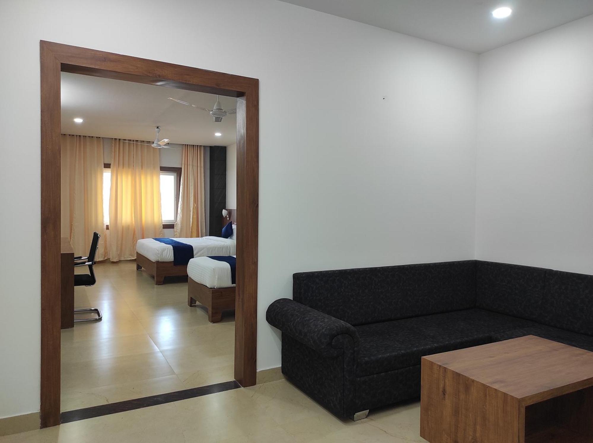 Hotel A G Palace Duliagaon Экстерьер фото